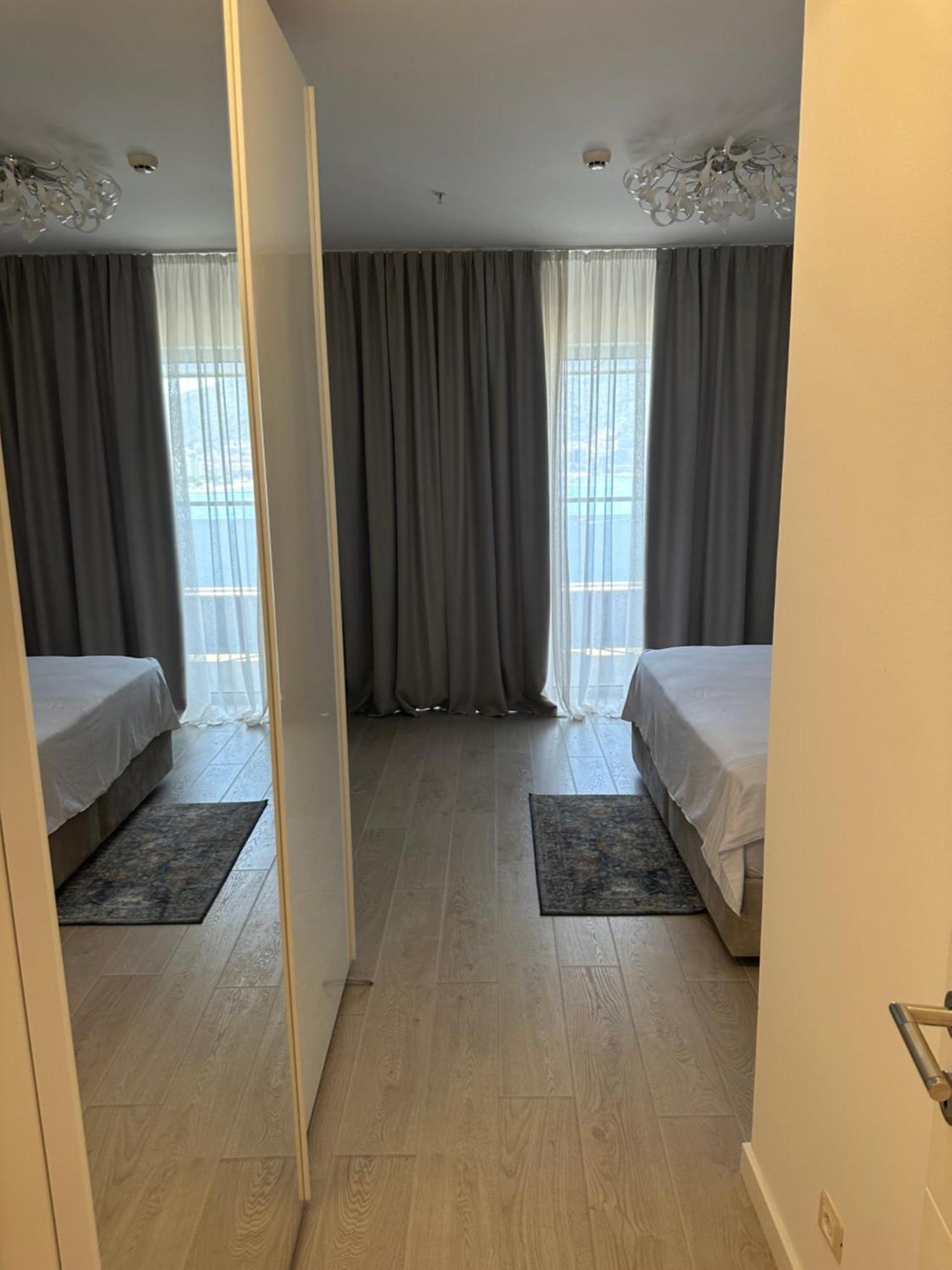 Harmonia Waterfront Apartment *