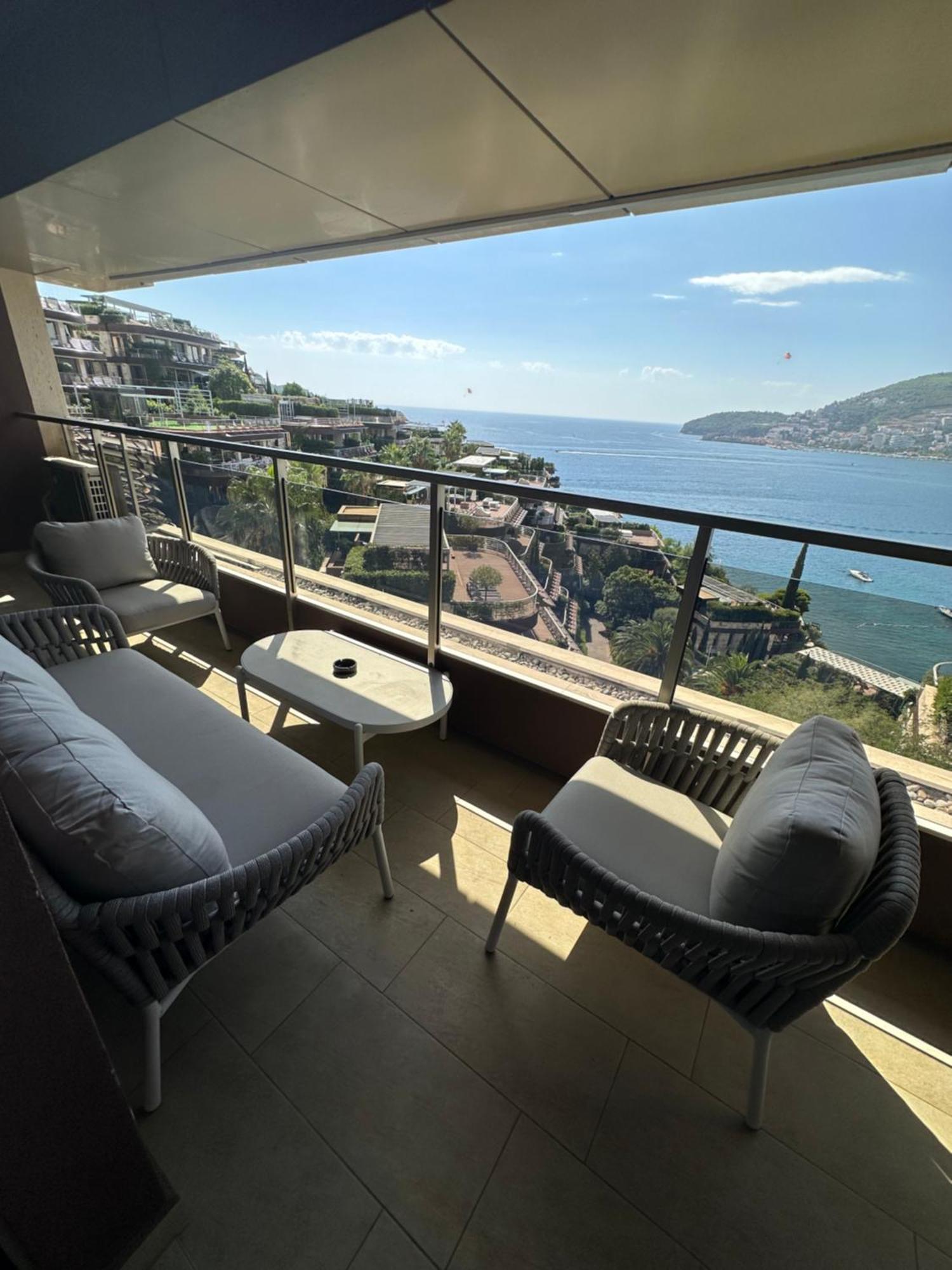 Harmonia Waterfront Apartment *